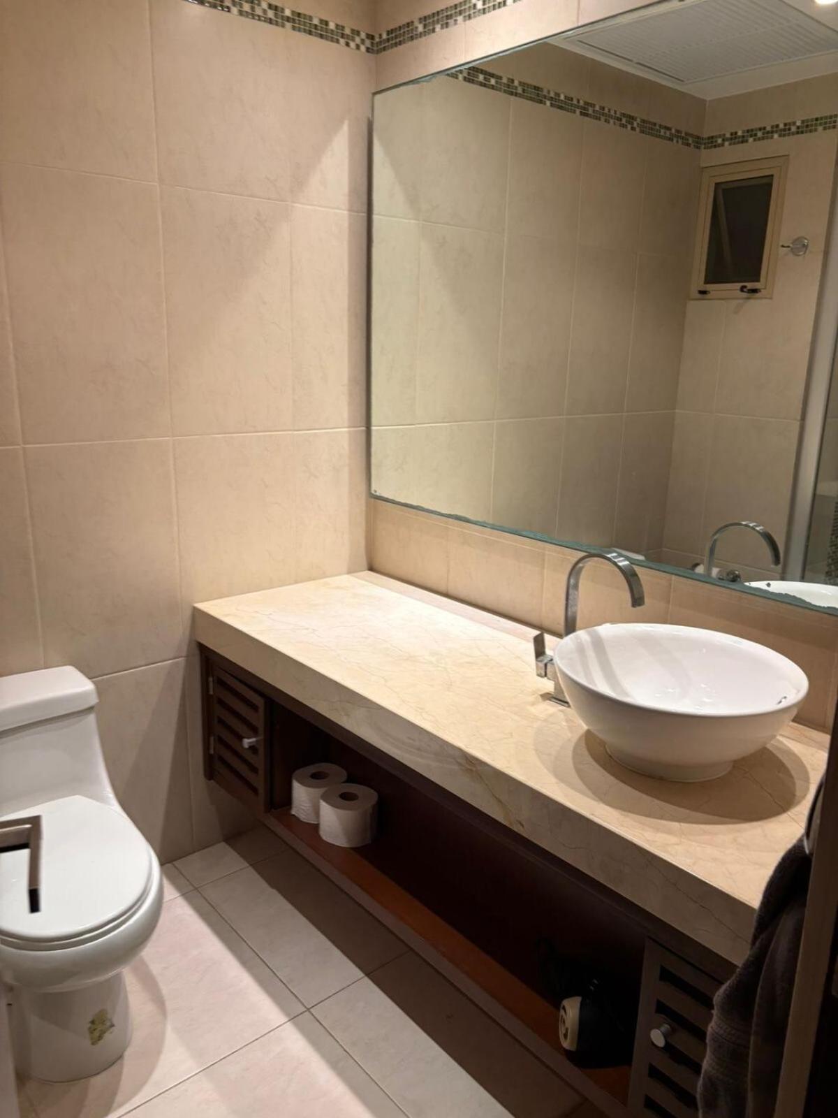 Apartamento Spacious Penthouse With Private Rooftop & Jacuzzi